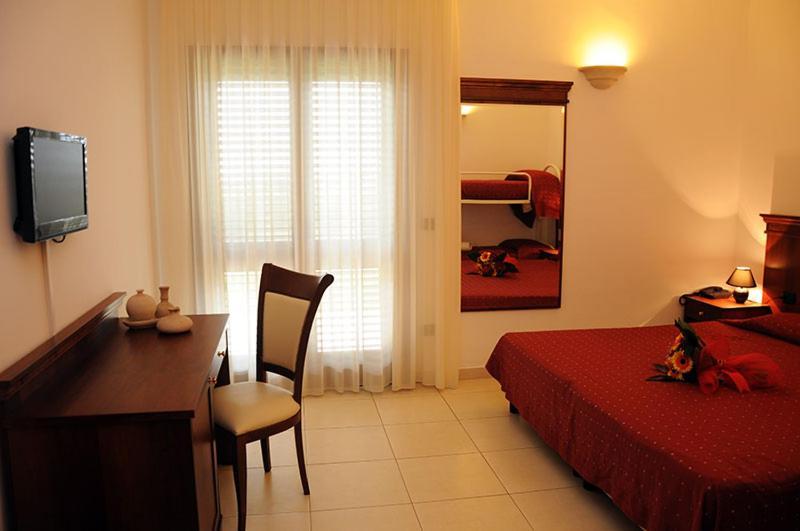 Agri Hotel Conte Salentino Sant Isidoro  Eksteriør billede