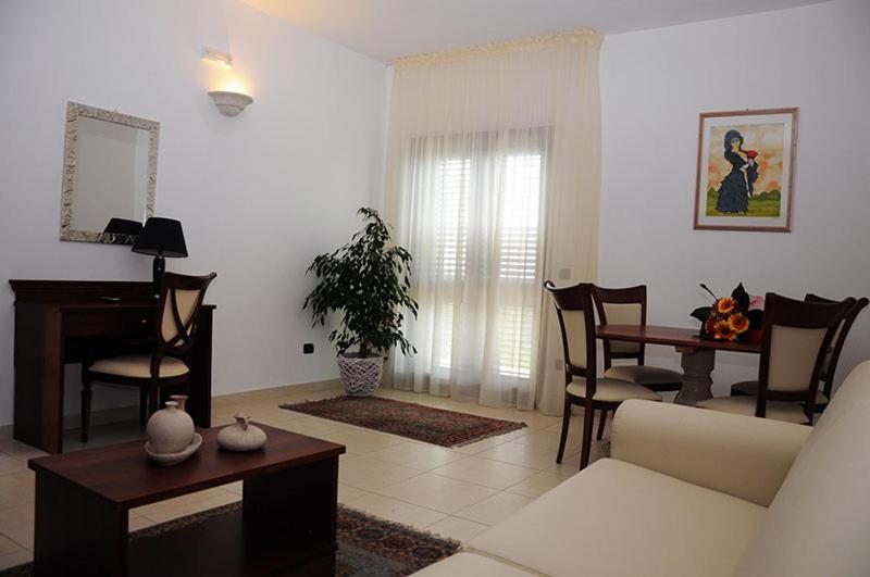 Agri Hotel Conte Salentino Sant Isidoro  Eksteriør billede