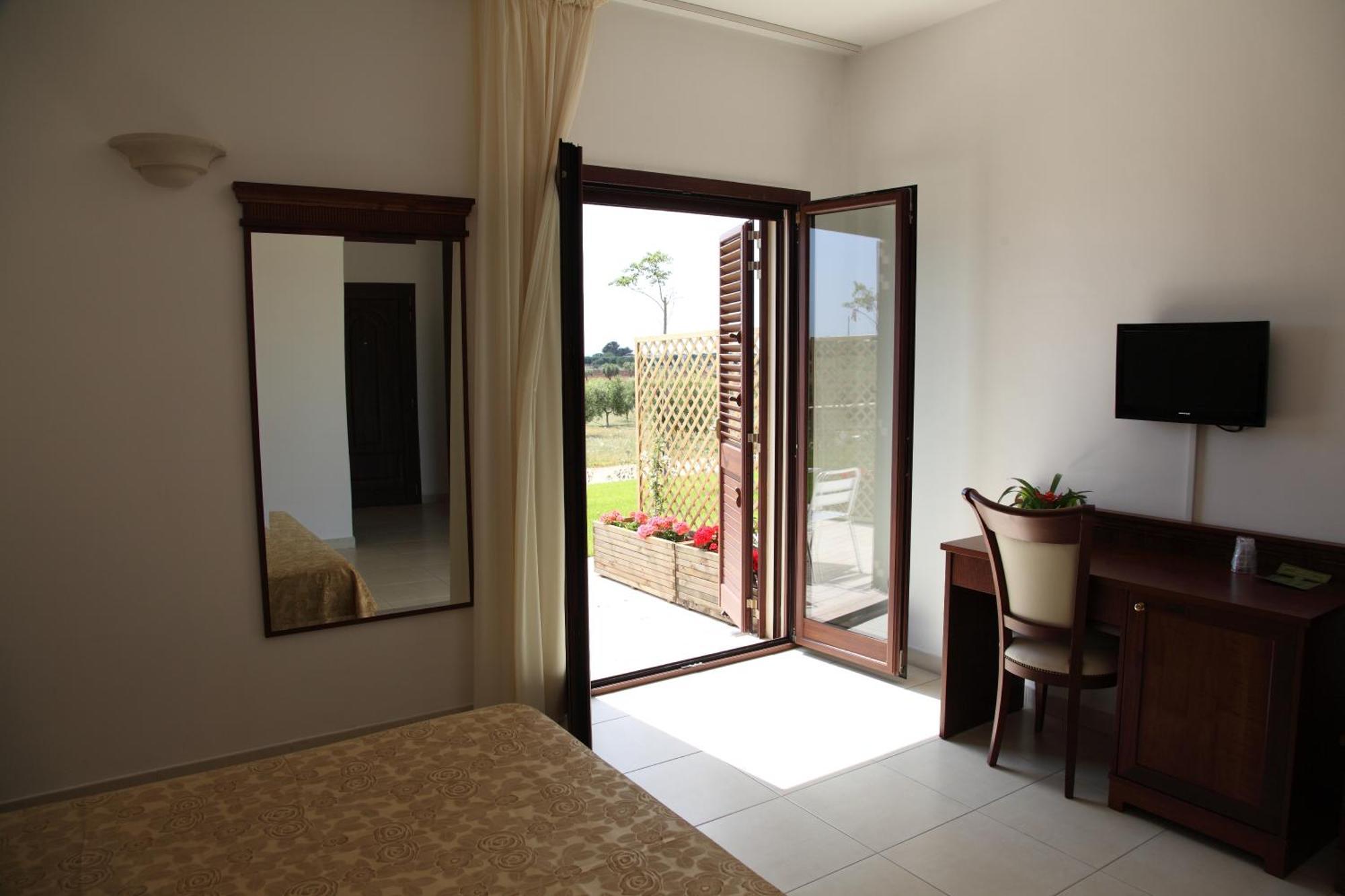 Agri Hotel Conte Salentino Sant Isidoro  Eksteriør billede